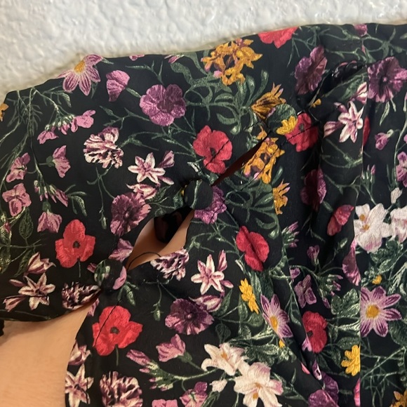 Torrid size 2 Black flowered blouse - Picture 4 of 6